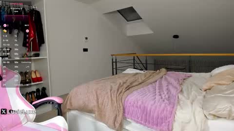 Snapshot of lucieluxe chatting on November 26, 6:53 pm LucieLuxe online show from November 26, 6:53 pm