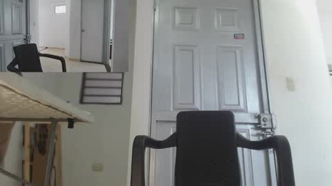 Snapshot of lucifferr_ chatting on March 9, 5:17 pm leonel online show from March 9, 5:17 pm