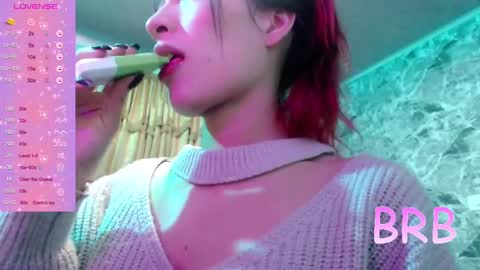 Snapshot of lucii_19 chatting on February 19, 4:22 pm Lucia online show from February 19, 4:22 pm