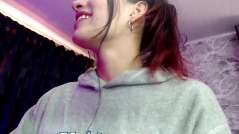 Snapshot of lucii_19 chatting on November 18, 3:49 pm Lucia online show from November 18, 3:49 pm