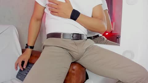 Leo online show from February 20, 2:24 pm