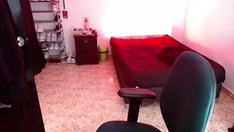 Snapshot of luciifer_hills chatting on December 8, 7:54 pm luciifer_hills online show from December 8, 7:54 pm