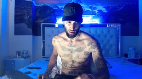 Snapshot of luciifer_hills chatting on December 25, 5:37 am luciifer_hills online show from December 25, 5:37 am