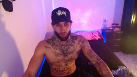 Snapshot of luciifer_hills chatting on November 25, 4:07 pm luciifer_hills online show from November 25, 4:07 pm