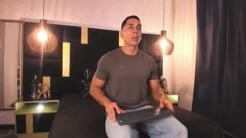 Snapshot of lucio__fox chatting on February 6, 11:35 am Lucio online show from February 6, 11:35 am