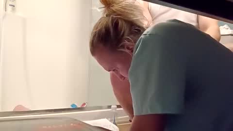 Snapshot of luckilyfound33 chatting on February 28, 5:41 am luckilyfound33 online show from February 28, 5:41 am