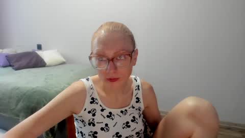 lucky_licky20 online show from December 9, 4:01 am