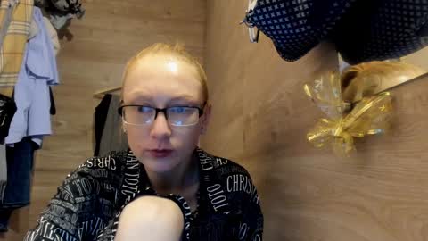 lucky_licky20 online show from December 29, 4:16 am