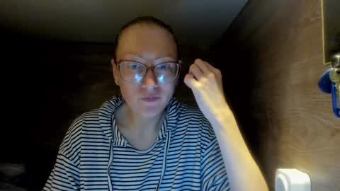 lucky_licky20 online show from January 28, 4:08 am