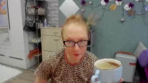 lucky_licky20 online show from January 18, 2:37 am