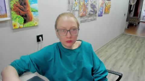 lucky_licky20 online show from April 6, 3:59 am