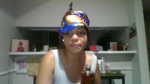 lucky_themilf online show from December 17, 3:06 am