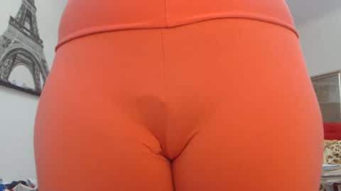 Snapshot of luckyanabella chatting on October 19, 11:00 am Ana online show from October 19, 11:00 am