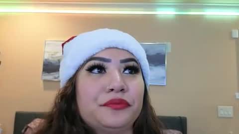 Snapshot of luckylee1992 chatting on December 18, 12:27 am luckylee1992 online show from December 18, 12:27 am