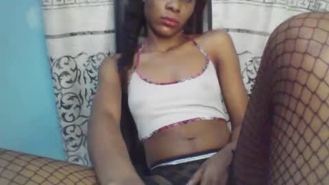 Snapshot of luckymadequeen chatting on January 9, 3:26 am Gloria online show from January 9, 3:26 am