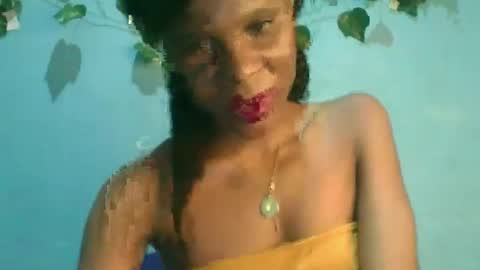 Snapshot of luckymadequeen chatting on October 5, 9:13 pm Gloria online show from October 5, 9:13 pm