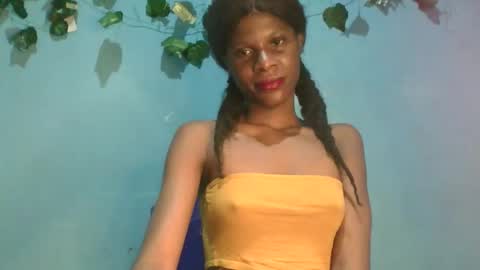 Snapshot of luckymadequeen chatting on November 9, 11:58 pm Gloria online show from November 9, 11:58 pm