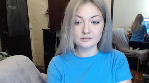 Snapshot of luckyshotgirl chatting on December 21, 12:49 pm LuckyShot online show from December 21, 12:49 pm