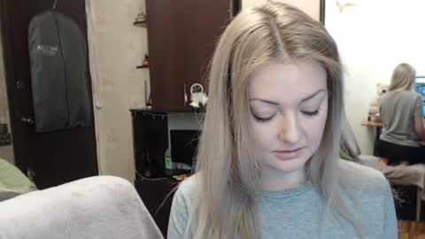 Snapshot of luckyshotgirl chatting on January 9, 8:45 am LuckyShot online show from January 9, 8:45 am