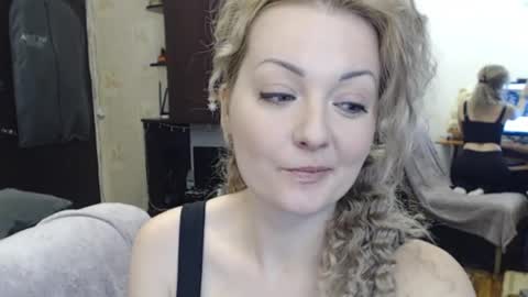 Snapshot of luckyshotgirl chatting on January 15, 12:58 pm LuckyShot online show from January 15, 12:58 pm