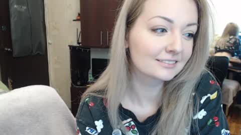 Snapshot of luckyshotgirl chatting on January 19, 1:55 pm LuckyShot online show from January 19, 1:55 pm