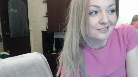 Snapshot of luckyshotgirl chatting on January 21, 6:55 pm LuckyShot online show from January 21, 6:55 pm