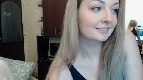 Snapshot of luckyshotgirl chatting on January 23, 5:21 pm LuckyShot online show from January 23, 5:21 pm