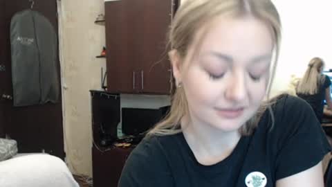 Snapshot of luckyshotgirl chatting on January 24, 3:55 pm LuckyShot online show from January 24, 3:55 pm