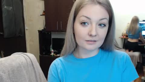 Snapshot of luckyshotgirl chatting on February 5, 2:05 pm LuckyShot online show from February 5, 2:05 pm