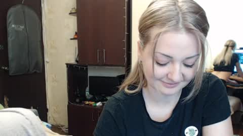 Snapshot of luckyshotgirl chatting on February 11, 6:55 pm LuckyShot online show from February 11, 6:55 pm