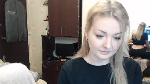 Snapshot of luckyshotgirl chatting on February 20, 1:19 pm LuckyShot online show from February 20, 1:19 pm