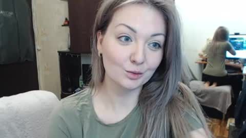 Snapshot of luckyshotgirl chatting on February 27, 9:14 pm LuckyShot online show from February 27, 9:14 pm