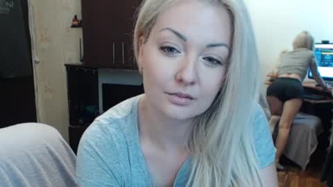 Snapshot of luckyshotgirl chatting on September 14, 3:11 pm LuckyShot online show from September 14, 3:11 pm