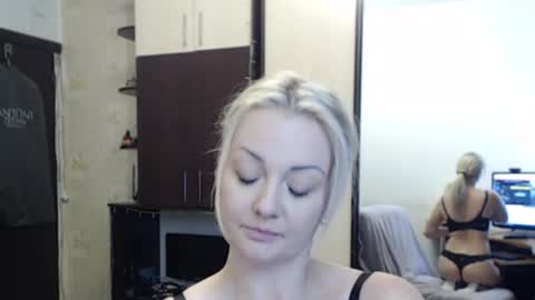 Snapshot of luckyshotgirl chatting on September 15, 5:02 pm LuckyShot online show from September 15, 5:02 pm