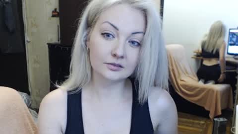 Snapshot of luckyshotgirl chatting on November 3, 3:02 pm LuckyShot online show from November 3, 3:02 pm