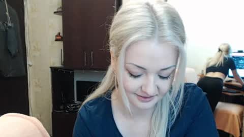 Snapshot of luckyshotgirl chatting on November 5, 12:05 pm LuckyShot online show from November 5, 12:05 pm