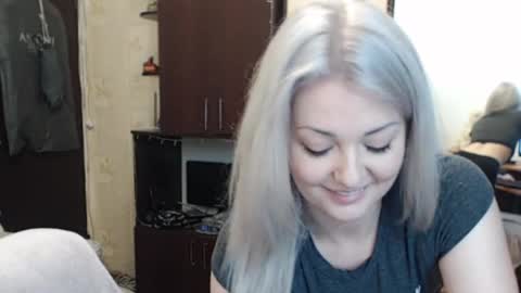 Snapshot of luckyshotgirl chatting on November 21, 4:05 pm LuckyShot online show from November 21, 4:05 pm