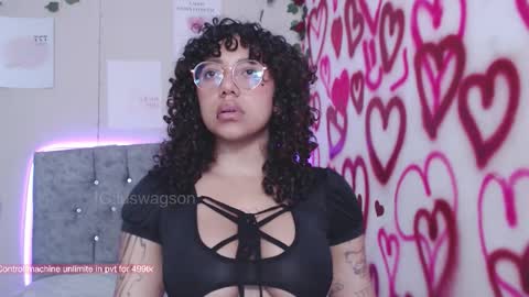 Luanis online show from October 6, 11:46 pm