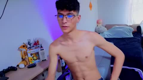 Snapshot of luclawthorne chatting on October 17, 9:06 pm Lu Independent Model online show from October 17, 9:06 pm