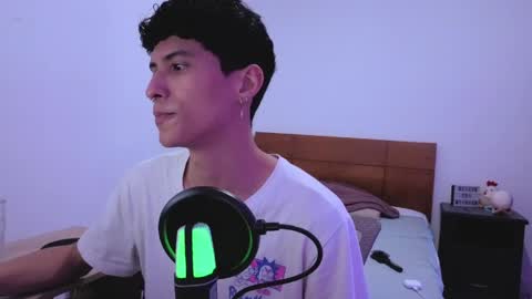 Lu Independent Model online show from April 10, 12:05 am