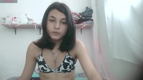 Snapshot of lucrecia21_ chatting on December 23, 6:48 pm Lucrecia... new accout...OFS LU 21 online show from December 23, 6:48 pm