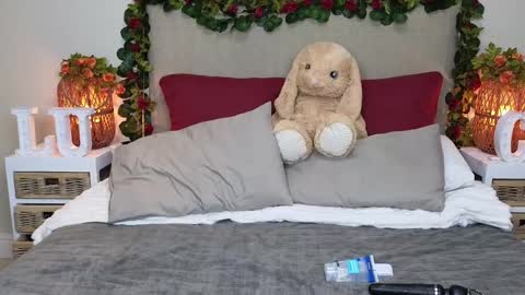 Lucy online show from March 7, 9:06 pm