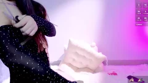 lucy741540 online show from December 4, 1:48 am