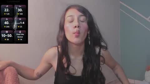 Snapshot of lucy_bluesea chatting on November 14, 1:26 am Lucy Herrera online show from November 14, 1:26 am