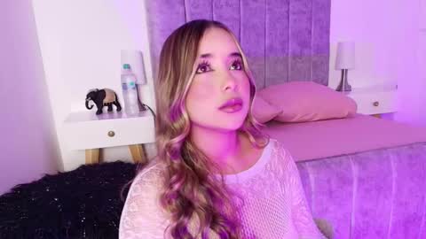 Snapshot of lucy_carson chatting on March 4, 3:34 am lucy online show from March 4, 3:34 am