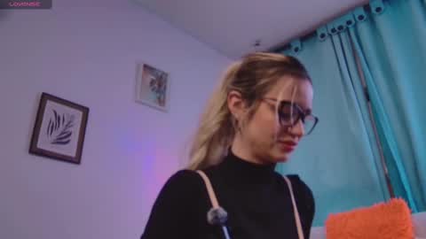 Snapshot of lucy_priincess chatting on February 23, 4:28 am lucy online show from February 23, 4:28 am