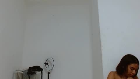 Snapshot of lucy_sluppy_hard chatting on February 15, 1:02 am lucy_sluppy_hard online show from February 15, 1:02 am