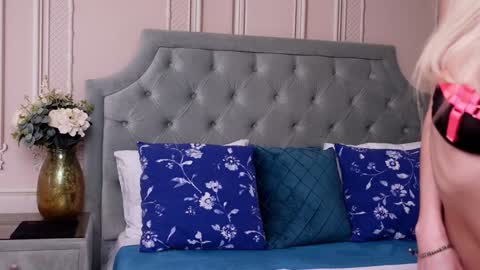 Snapshot of lucyaddison chatting on January 18, 3:31 am LucyAddison online show from January 18, 3:31 am