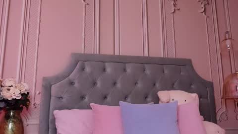 Snapshot of lucyaddison chatting on September 21, 2:24 am LucyAddison online show from September 21, 2:24 am