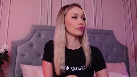 Snapshot of lucyaddison chatting on October 14, 2:51 pm LucyAddison online show from October 14, 2:51 pm